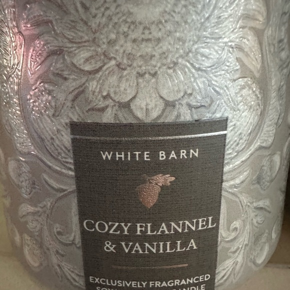 White Barn Cozy Flannel & Vanilla Candle Duo - Picture 2 of 5